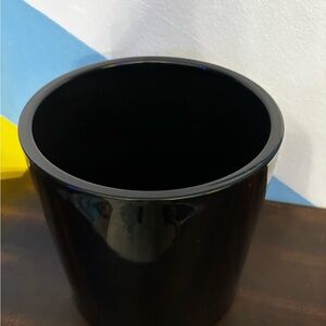 🌴PLANT POT. LARGE BLACK NO CHIPS LIKE NEW. 10” by 10”. Heavy duty ceramic😎🌈